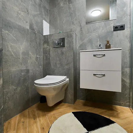 500 Metrow Do Zamku 2 アパート *