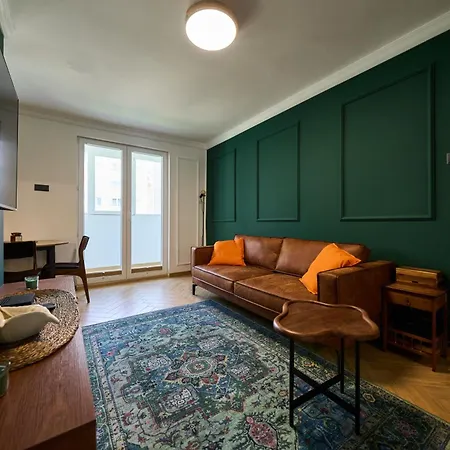 500 Metrow Do Zamku 2 アパート *